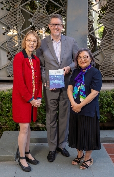 (L-R) Author and former Port Director Geraldine Knatz, Los Angeles City Librarian John F. Szabo and author Naomi Hirahara
