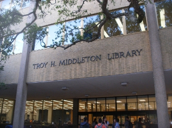 exterior of LSU Middleton Library